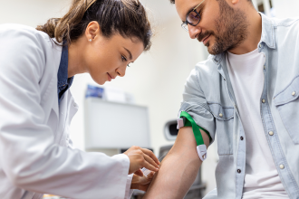 Test de sange revolutionar identifica rapid cancerul cerebral agresiv