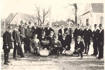 Traditia saseasca pastrata vie in cartier Turnisorul se reuneste din nou la Jocul Oualor de Paste