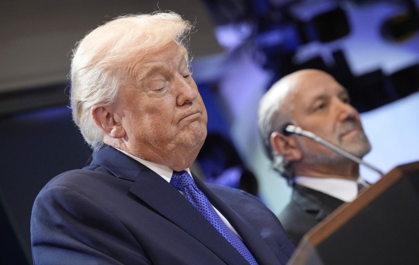 Trump in cadere libera in SUA a atins cel mai scazut nivel de popularitate