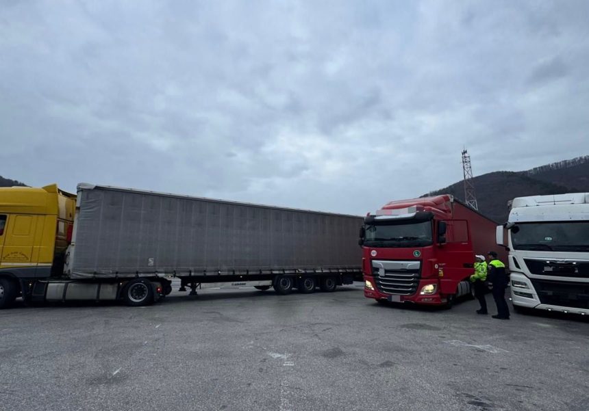 Tupeul i a costat scump pe zeci de TIR isti pe Valea Oltului nu au respectat restrictiile de circulatie