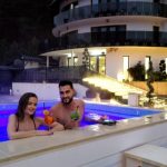 Un 8 Martie de neuitat pentru cupluri la Sibiu jacuzzi si piscine incalzite la Carpentiere Arena Reuceri pentru rezervarile directe