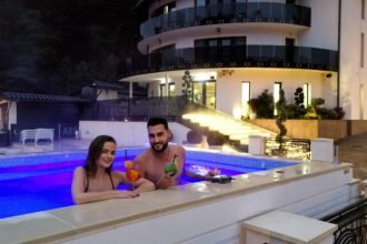 Un 8 Martie de neuitat pentru cupluri la Sibiu jacuzzi si piscine incalzite la Carpentiere Arena Reuceri pentru rezervarile directe