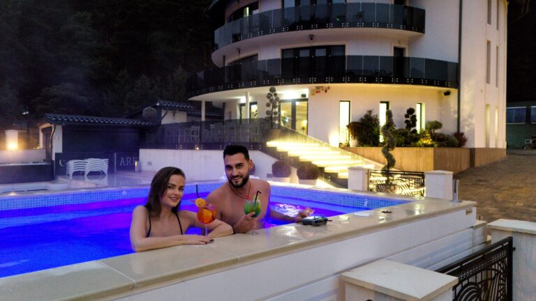 Un 8 Martie de neuitat pentru cupluri la Sibiu jacuzzi si piscine incalzite la Carpentiere Arena Reuceri pentru rezervarile directe