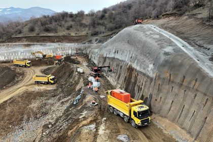 VIDEO Evolutia lucrarilor pe Autostrada A1 Sibiu Pitesti la inceputul lunii martie 2026 sectorul Boita Cornetu