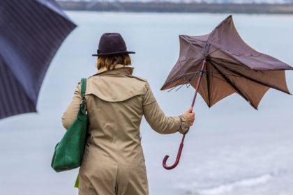 Vant puternic in intreaga tara Cod galben in 4 judete si rafale de pana la 90 km h