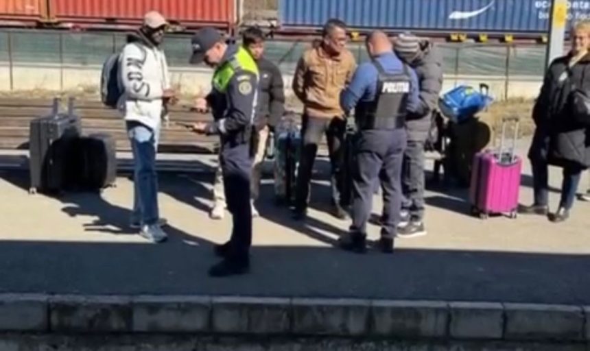 Verificari in zona garii CFR Sibiu au fost adusi caini dresati video