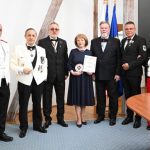 Vizita de rang inalt la Primaria Sibiu Ordinul Militar Teutonic a oferit Placheta pentru pace Astrid Fodor foto