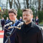 Volodimir Zelenski si a facut publica declaratia de avere Nu se intretine doar din salariu