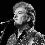 a decedat basistul trupei holograf iulian vrabete avea 70 de ani