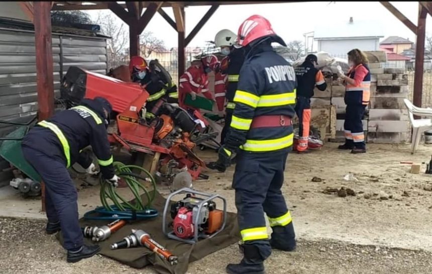accident grav in cisnadioara un barbat a cazut de pe motocultor si a fost prins sub masina agricola