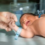 bebelsi abandonati intr o plasa de cumparaturi ce consecinte pot avea mama si bunica acestora