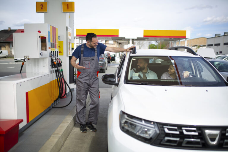 controale anpc in statiile de carburant amenzi mari si 7 benzinarii inchise pentru nereguli
