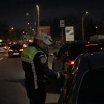 doi tineri opriti in trafic la sibiu unul fara permis celalalt cu permis suspendat