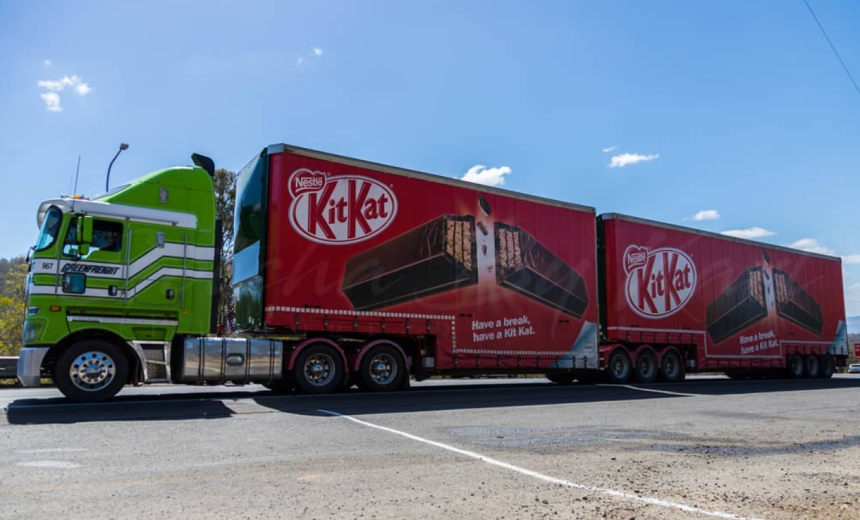 furt inedit in europa hoti au deturnat un camion plin cu ciocolata