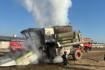 incendiu pe camp la avrig un utilaj agricol a fost cuprins de flacari foto