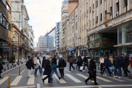 sondaj alarmant jumatate dintre romani se simt tot mai saraci