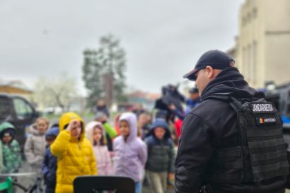 Cum au ajuns peste 100 de copii din Sibiu sa se antreneze cu jandarmii a fost multa agitatie foto