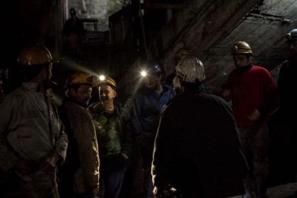 Mai multi mineri s au blocat in subteran la mina Lupeni refuzand sa iasa dupa schimb managerii au mers la negocieri