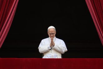 Papa Leon primul lider american al Bisericii Catolice mesaj subtil pentru Donald Trump Dumnezeu refuza rugaciunile celor care declanseaza razboaie