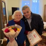 Primarul Mediasului in vizita la varstnicii din oras cel mai batran are 99 de ani foto