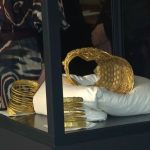 Tezaurul dacic revine acasa coiful si cele doua bratari returnate Romaniei de Olanda video