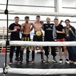Ziua pe santier seara la antrenament antrenorul din Sibiu care formeaza campioni la kickboxing
