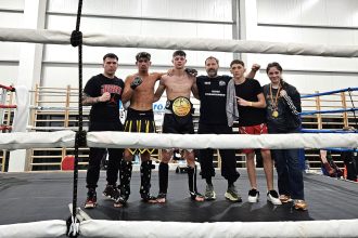 Ziua pe santier seara la antrenament antrenorul din Sibiu care formeaza campioni la kickboxing