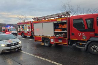 accident grav la apoldu de sus cal lovit in plin de o masina trei persoane ranite