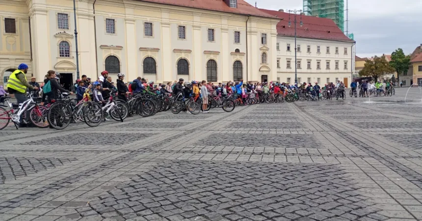 100 de sibieni pedalează în Turul școlilor, pe traseu modificat