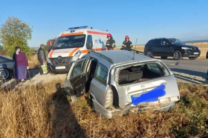 Accident între Cristian și Orlat. Femeie de 41 de ani, transportată la spital