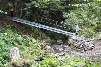 Cabana Suru, mai accesibilă: două podețe montate, al treilea urmează spre Bâlea Lac