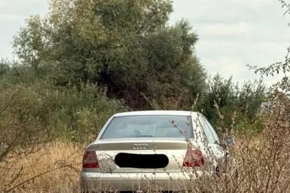 Cadavru găsit într-o mașină pe malul Cibinului. Poliția anchetează