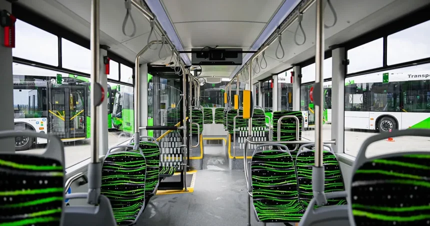Copil de 7 ani, rănit după ce autobuzul în care se afla a frânat brusc pe strada Rahovei