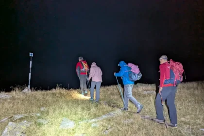 Doi turiști prinși de întuneric spre Transfăgărășan, salvați după cinci ore