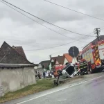 Două persoane transportate la spital după un accident produs lângă localitatea Bradu