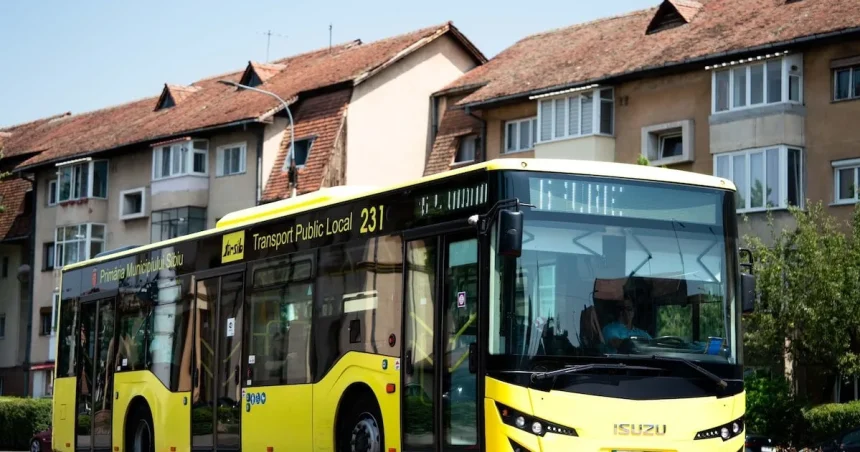 Facultățile decontează abonamentul lunar Tursib de 81 de lei pentru studenți