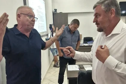 Huja revine la Primăria Cisnădiei. Orlățan: Confruntările au trecut. Atacuri la partid
