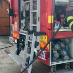 Incendiu la Șeica Mare: anexă gospodărească arsă complet, flăcările oprite aproape de casă