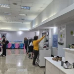 Magazinul ANAF rămâne deschis. Pelerine și șorțuri la 5 lei, cele mai vândute