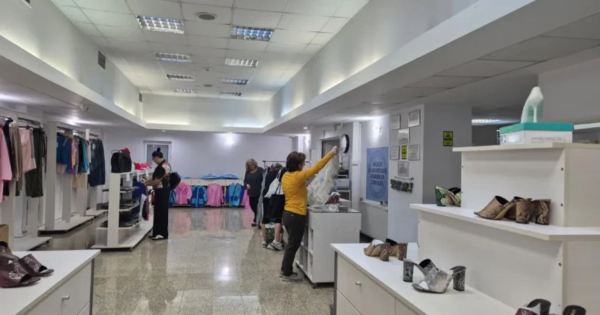 Magazinul ANAF rămâne deschis. Pelerine și șorțuri la 5 lei, cele mai vândute