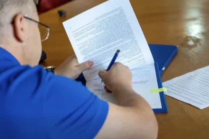 Mediaș: lucrări demarate pentru iluminat public în trei cartiere