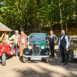 Paradă la Sibiu: bărbați eleganți la volan de mașini clasice, pentru sănătatea masculină