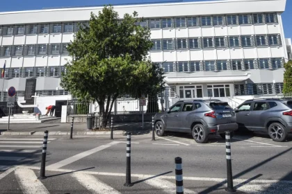 Patru bărbați reținuți după un scandal la Prislop, cercetați de polițiștii din Șelimbăr