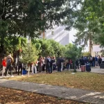 Patru ore la coadă pentru un loc la cămin. „Nu mă întorc până la Crăciun”