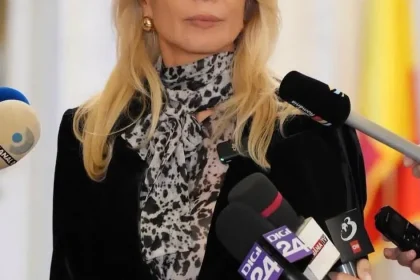 Raluca Turcan vrea interzicerea telefoanelor în școli și licee