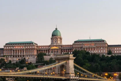 Sibiu și Budapesta, acord cultural cu districtul Budavár, propus de Fodor