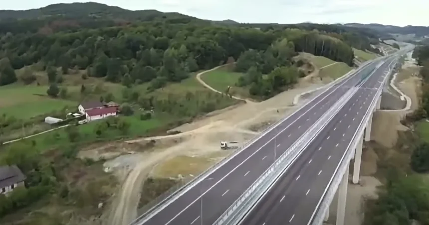 Șofer de TIR, emoționat de secțiunea Tigveni - Curtea de Argeș a autostrăzii