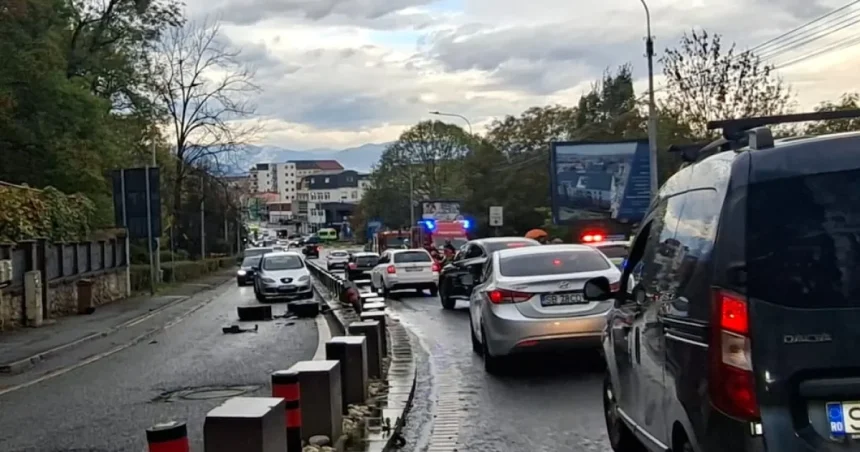 Al zecelea accident în curbă pe Șaguna. Primăria susține că separatoarele sunt eficiente