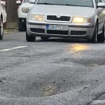 Asfaltul de pe Rahovei a cedat în două luni. Șoferii fac slalom printre gropi