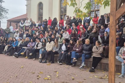 Bătaie pe Șoseaua Alba Iulia, protest în Piața Mare și debut cu emoții la Astra Film